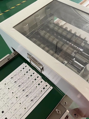 Maszyna do odcinania płytek PCB z szybkimi żelaznymi ostrzami i linią przenośnikową