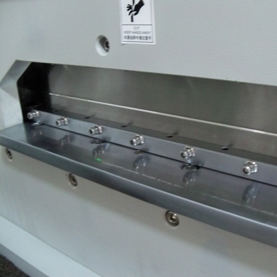 Maszyna do cięcia w kształcie pionowym 450 mm PCBA, FR4, LED, płytka aluminiowa