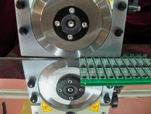 Wyeliminowanie obciążeń na deskach i komponentach za pomocą maszyny oddzielającej PCB CWV-1M