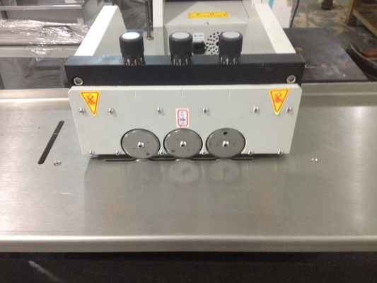 Nieograniczona długość PCB Depanelizer V Cut Separator z cięciem płyty aluminiowej bardzo dobrze