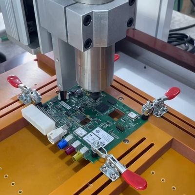 Wysokiej precyzji 3-osiowy Desktop PCB Router Machine dla powtarzalności układu napędowego 0,02 mm
