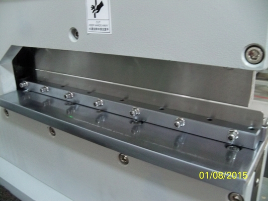 Bez wysiłku PCB V Cut Machine z regulowanymi nożami i licznikiem pojemności