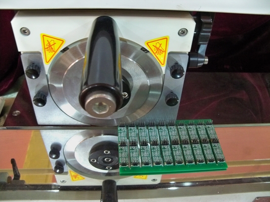 Maszyna do produkcji płytek PCB 110 V, maszyna do separacji PCB o grubości 0,6 mm, depanelacja PCB