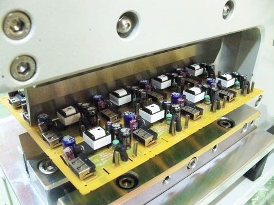 Pneumatycznie napędzana maszyna do obcinania płytek PCB o kształcie kształtu V z elektromagnetycznym sterowaniem zaworem