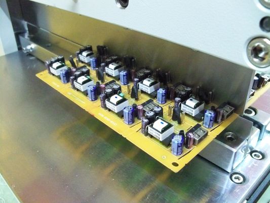 Płyta aluminiowa Użyj separatora PCB z wycięciem w kształcie litery V z japońskimi ostrzami ze stali szybkotnącej