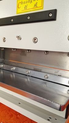 Pneumatyczny depanelizator PCB z solidną żelazną ramą i 2 ostrymi ostrzami liniowymi